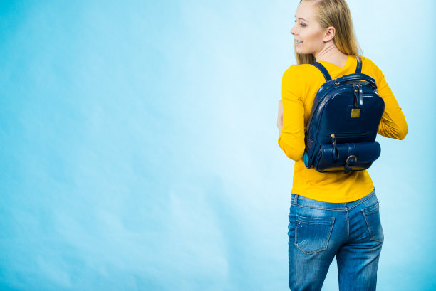 背着书包的少女图片下载