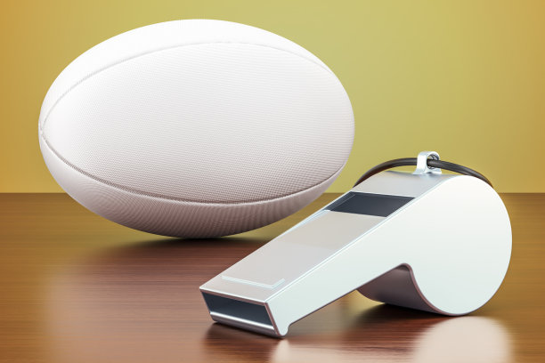 木桌上的橄榄球带口哨，3D效果图图片下载