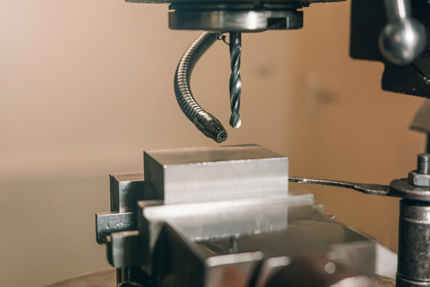 金属钻特写。金属车间。图片下载