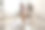 女商人在办公室伸腿图片下载