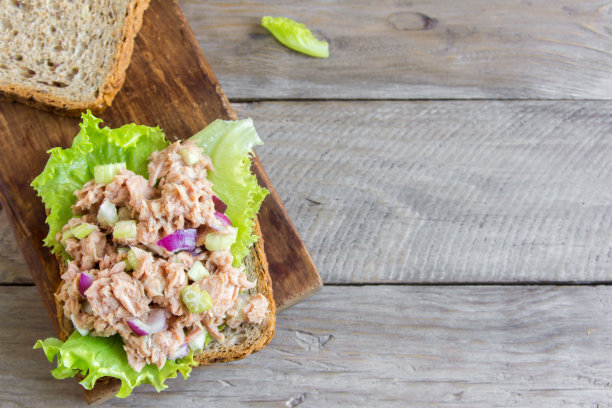 金枪鱼沙拉三明治图片下载
