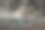 一个滑稽的男孩骑着他的旧乡村自行车。图片下载