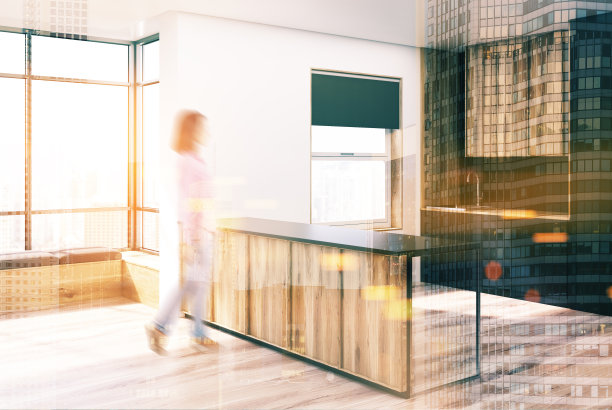 黑色和木制的厨房角落，酒吧模糊图片下载