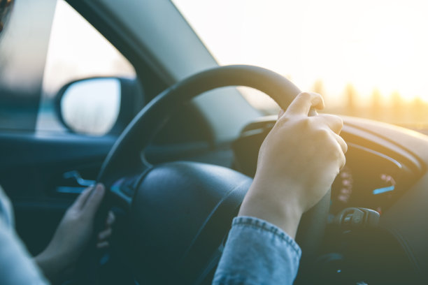 驾驶汽车素材图片