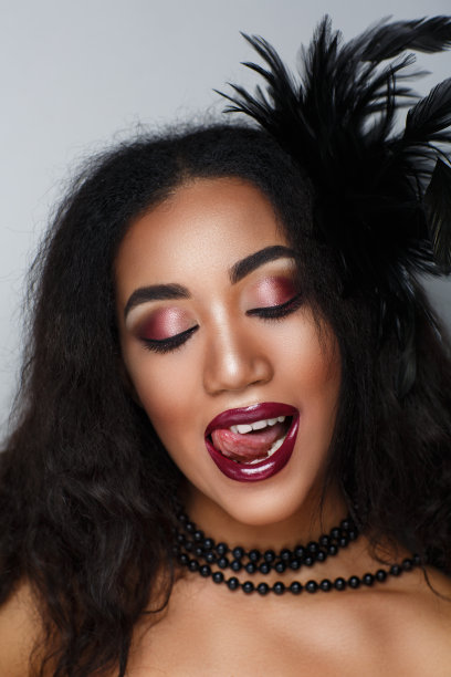 脸蛋漂亮女人化妆图片下载