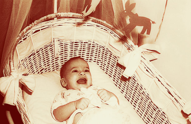 刚出生的婴儿的照片图片下载