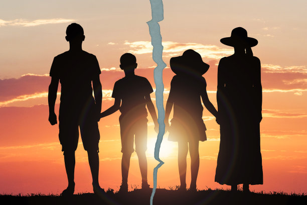 《日落时分的一家人》的破解照片图片下载