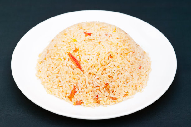 白盘西红柿炒饭。图片下载