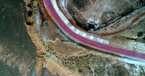 红色的路从上面图片下载