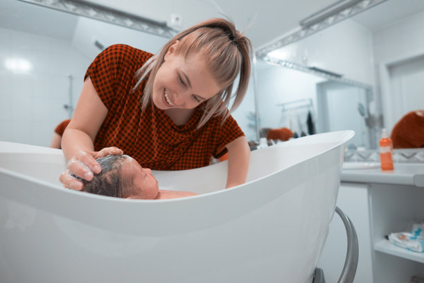 快乐的洗澡时间素材图片