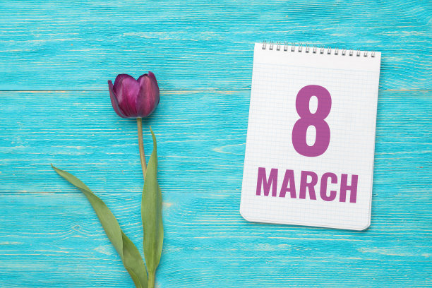 3月8日，紫色的文字与郁金香素材图片