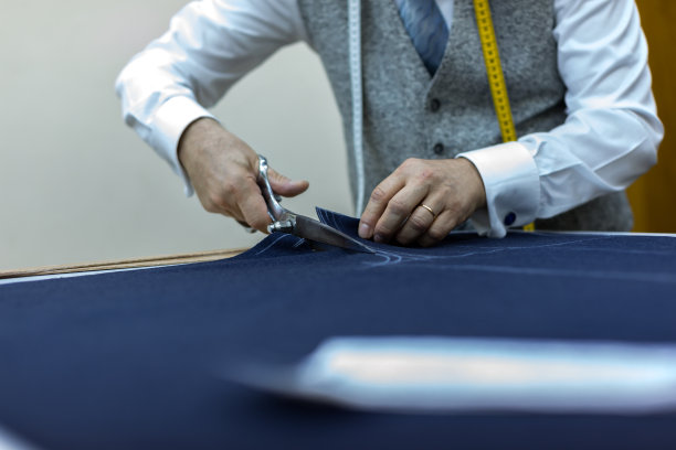 裁缝剪布图片下载