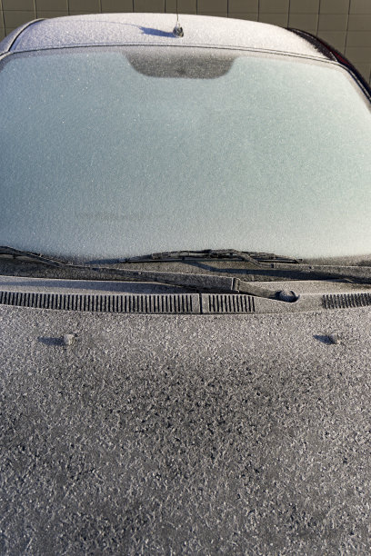 司机侧挡风玻璃结霜图片下载