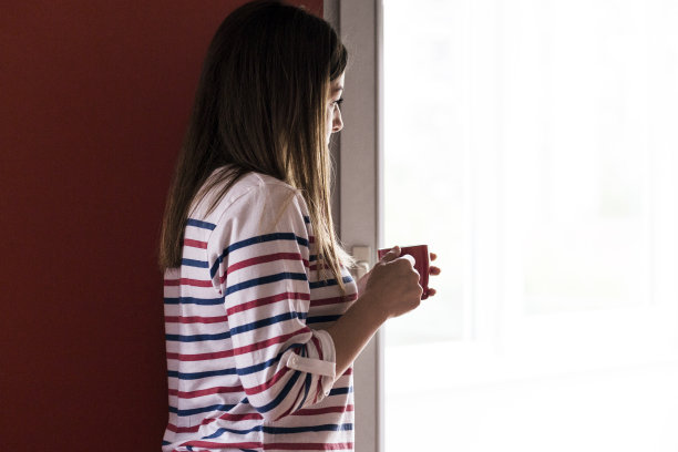 早晨喝咖啡图片下载