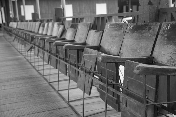 清空旧木椅图片下载