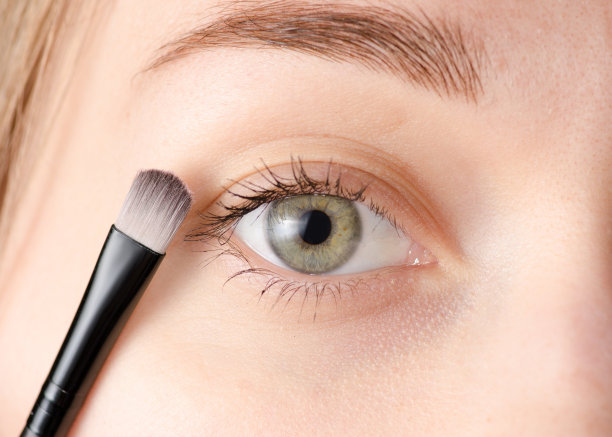 女性眼影自然刷素材图片