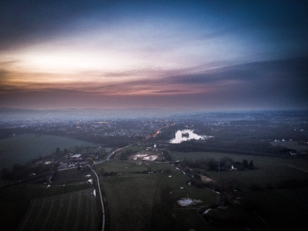 带着无人机越过比勒菲尔德图片下载