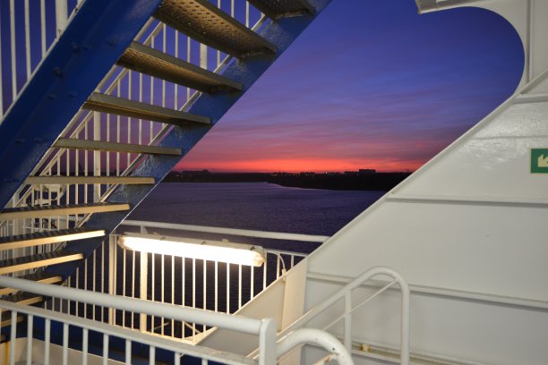 罗斯托克港黄昏出发图片下载