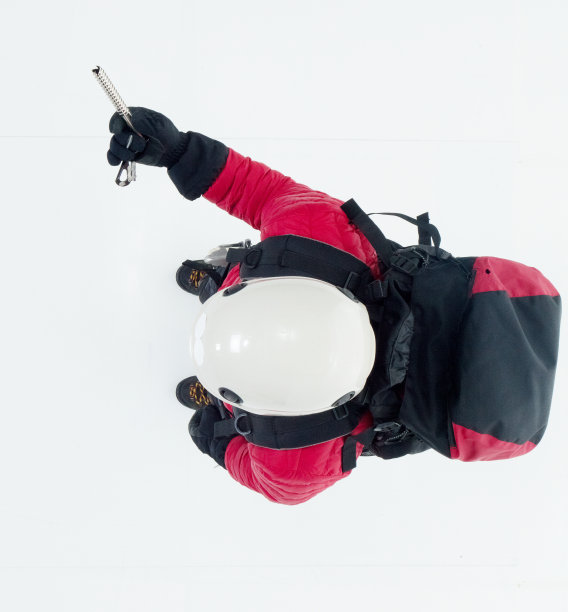 男性冰攀登者正上方图片下载