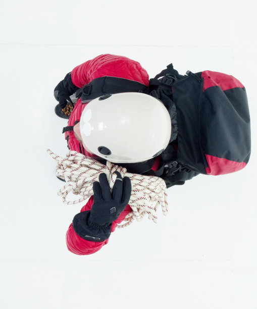 男性冰攀登者正上方图片下载