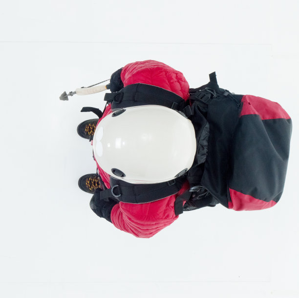 男性冰攀登者正上方图片下载