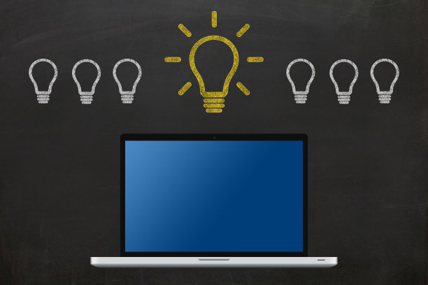 笔记本电脑创意创新黑板概念图片下载