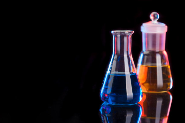 化学实验室背景。各种玻璃化学实验室设备图片下载