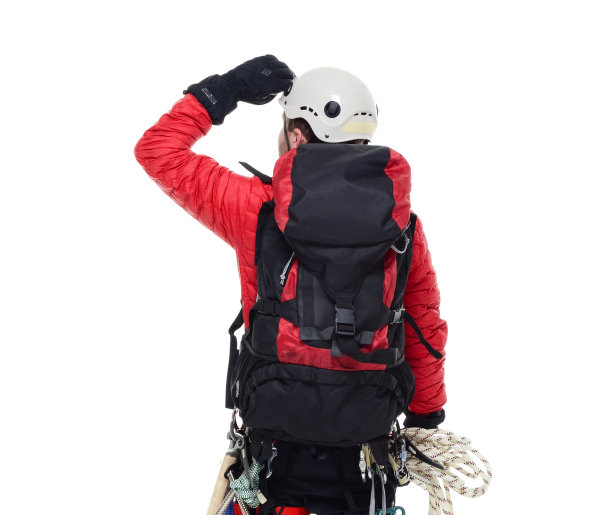 半裸的冰上攀爬者向上看图片下载