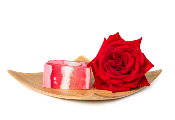 红色玫瑰香皂，白色草本水疗概念图片下载