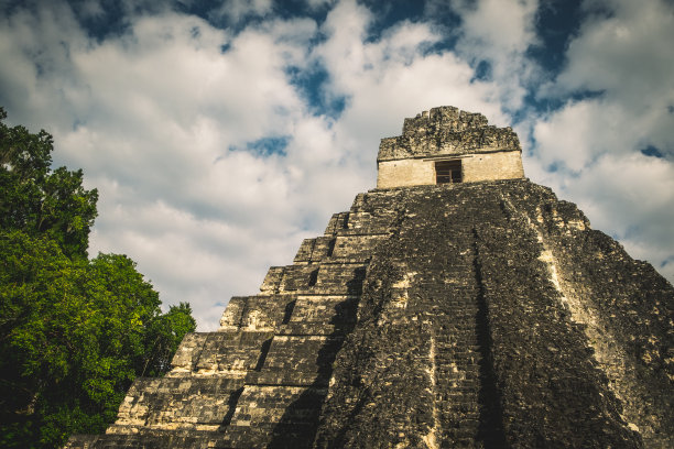 蒂卡尔遗址、危地马拉图片下载