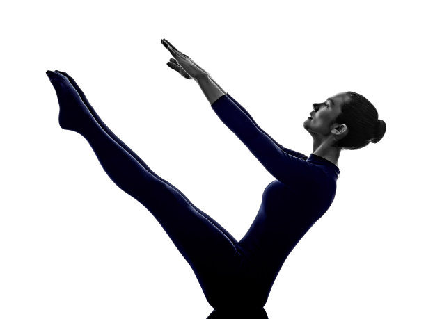 女人锻炼paripurna navasana船姿势瑜伽剪影图片下载