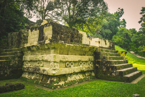 蒂卡尔遗址、危地马拉图片下载