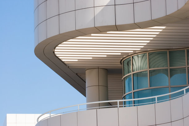 带窗户的弧形建筑图片下载