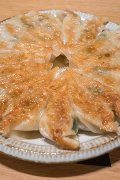 亚洲风味炸锅贴素材图片