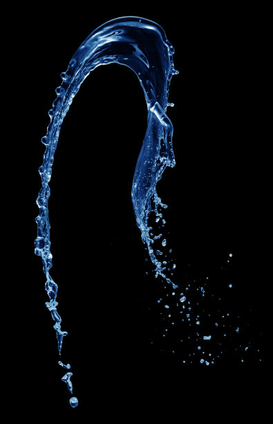水溅在黑色背景上图片下载