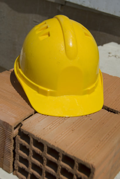土耳其伊斯坦布尔建筑工地上的头盔图片下载