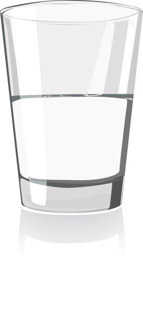 杯子是半满的。图片下载