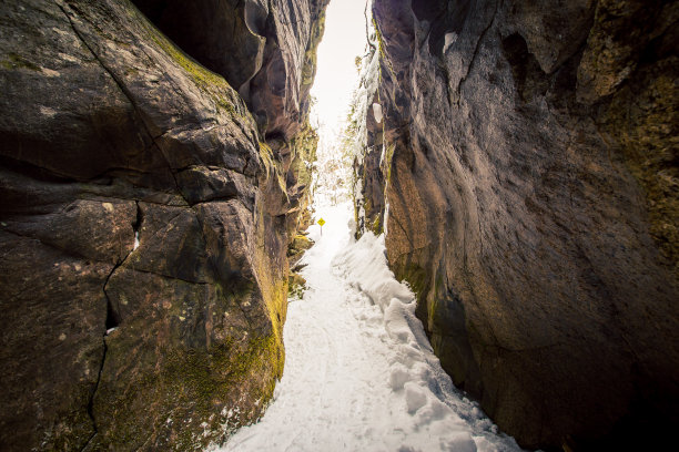 魁北克雪与岩图片下载