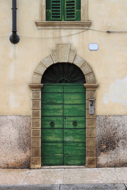 维罗纳的文艺复兴式前门图片下载