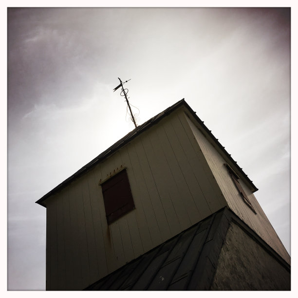 Kirkjubøur Kirkja的塔尖和塔图片下载