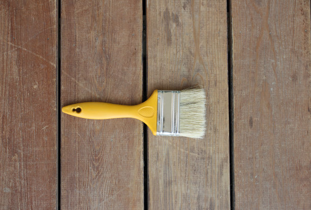 油漆刷在木地板上图片下载