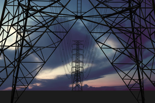 轮廓图像。高压塔和五彩天空。图片下载