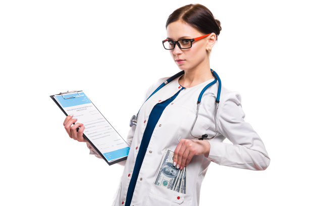 年轻美丽的女医生手里拿着剪贴板和钱在白底接受贿赂的概念图片下载