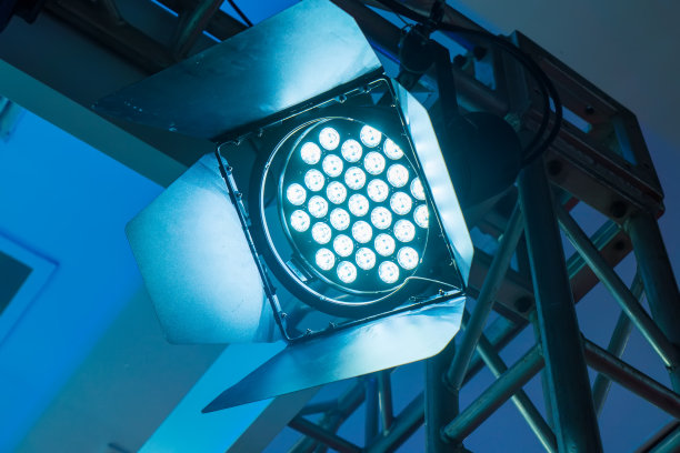 舞台上五彩缤纷的灯光图片下载