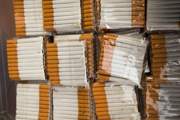 一套香烟口袋库存图片下载