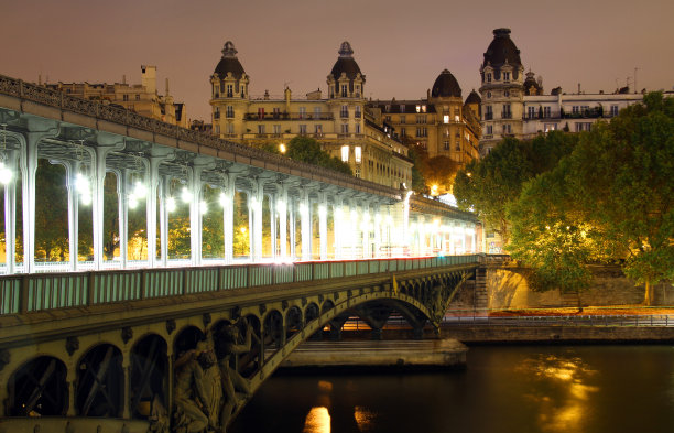 发光的桥图片下载