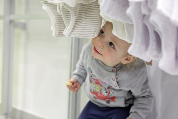 男孩在市场图片下载