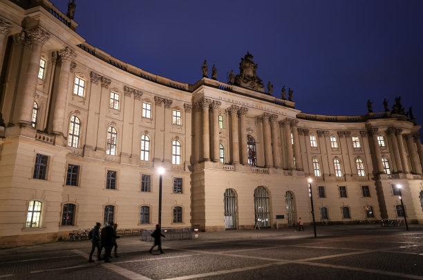 在柏林贝尔广场广场的老图书馆图片下载