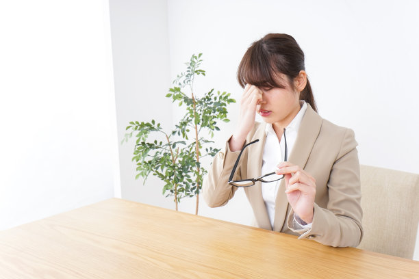 女商人干眼的形象图片下载