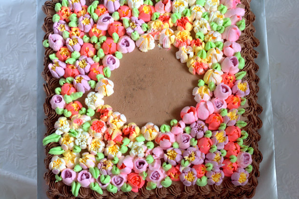 方形蛋糕和花奶油图片下载